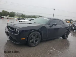 2013 Dodge Challenger SXT z VIN 2C3CDYAGXDH591018, wystawiony jako Copart lot #60131525 z przebiegiem 123 623 mil mil oraz Szkoda całkowita • Salvage title. Historia ofert i sprzedaży dostępna na DreamBid. Obrazek 1.