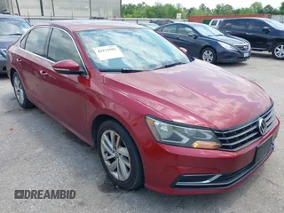 2018 Volkswagen Passat SE z VIN 1VWBA7A33JC003768, wystawiony jako IAAI lot #42111982 z przebiegiem 200 958 mil mil oraz . Historia ofert i sprzedaży dostępna na DreamBid. Obrazek 1.