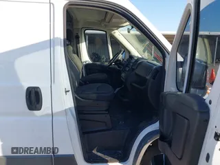 2015 Ram ProMaster Cargo z VIN 3C6TRVDG8FE501040, wystawiony jako IAAI lot #41973468 z przebiegiem 151 465 mil mil oraz . Historia ofert i sprzedaży dostępna na DreamBid. Obrazek 5.