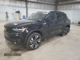 2024 Volvo XC40 Ultimate Dark Theme z VIN YV4L12UM3R2264427, wystawiony jako Copart lot #75283984 z przebiegiem 7225 mil mil oraz Szkoda całkowita • Salvage title. Historia ofert i sprzedaży dostępna na DreamBid. Obrazek 1.