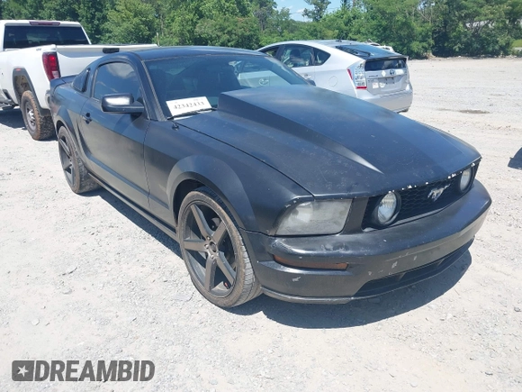 2005 Ford Mustang GT Deluxe z VIN 1ZVFT82H255119937, wystawiony jako IAAI lot #42342433 z przebiegiem 149 435 mil mil oraz . Historia ofert i sprzedaży dostępna na DreamBid. Obrazek 1.