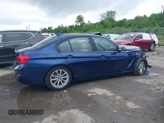 2017 BMW 3 Series 320i z VIN WBA8E1G3XHNU15607, wystawiony jako IAAI lot #42117103 z przebiegiem Nie podano mil oraz . Historia ofert i sprzedaży dostępna na DreamBid. Obrazek 12.