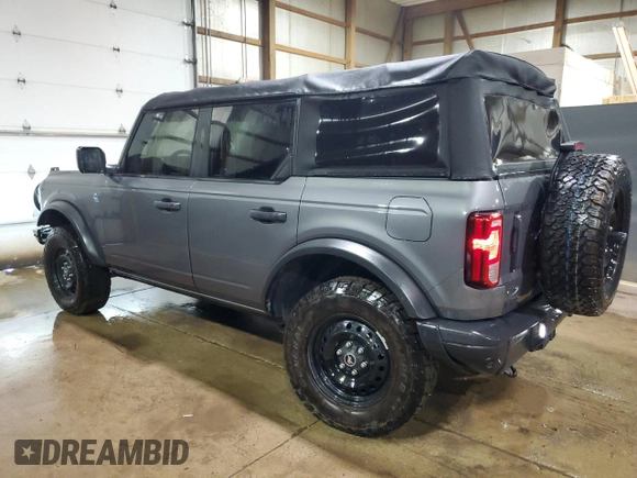 2021 Ford Bronco z VIN 1FMEE5DHXMLA92853, wystawiony jako Copart lot #51822135 z przebiegiem 34 894 mil mil oraz Szkoda całkowita • Salvage title. Historia ofert i sprzedaży dostępna na DreamBid. Obrazek 2.