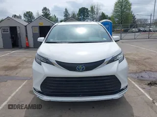 2021 Toyota Sienna XLE with VIN 5TDYRKEC6MS046412, listed as a IAAI auction lot 41934907 with 6,658 mi miles. Bid and sale history available at carsss.com. Image 12.