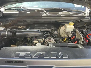 2019 Ram 1500 Tradesman z VIN 1C6SRFCT8KN585978, wystawiony jako Copart lot #78004934 z przebiegiem 102 838 mil mil oraz Czysty tytuł • Clean title. Historia ofert i sprzedaży dostępna na DreamBid. Obrazek 7.