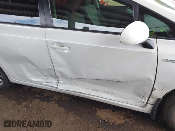 2014 Toyota Prius Two with VIN JTDZN3EU5EJ014581, listed as a IAAI auction lot 41916520 with 182,125 mi miles and . Bid and sale history available at DreamBid. Image 6.