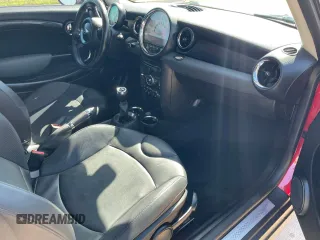 2011 MINI Hardtop S with VIN WMWSV3C57BTY20433, listed as a Copart auction lot 49290455 with 156,698 mi miles and Clean Title. Bid and sale history available at DreamBid. Image 5.