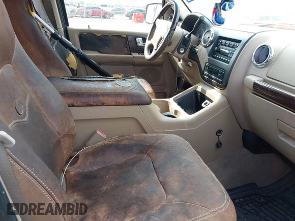 2006 Ford Expedition Eddie Bauer with VIN 1FMFU17506LA34674, listed as a IAAI auction lot 41502098 with 242,828 mi miles. Bid and sale history available at carsss.com. Image 5.