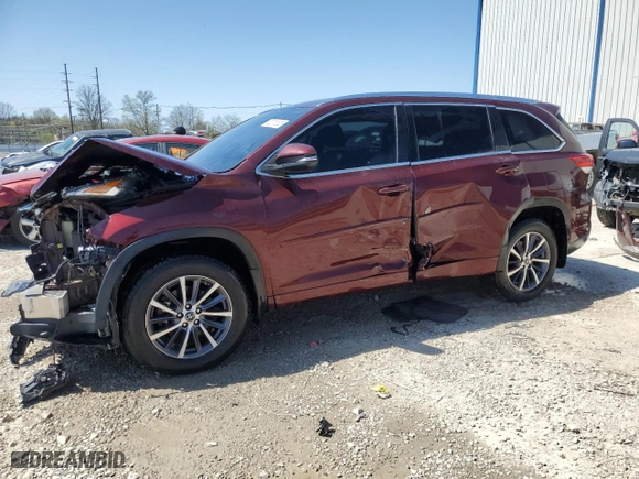 2018 Toyota Highlander SE with VIN 5TDJZRFH4JS833438, listed as a Copart auction lot 52311635 with 92,205 mi miles and Salvage Title. Bid and sale history available at carsss.com. Image 1.