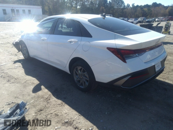 2024 Hyundai Elantra SEL with VIN KMHLM4DG4RU764080, listed as a IAAI auction lot 40941640 with 571 mi miles. Bid and sale history available at carsss.com. Image 3.