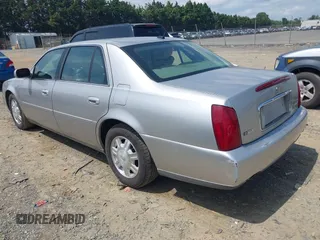2005 Cadillac DeVille z VIN 1G6KD54Y15U158635, wystawiony jako IAAI lot #42469707 z przebiegiem 136 336 mil mil oraz . Historia ofert i sprzedaży dostępna na DreamBid. Obrazek 3.