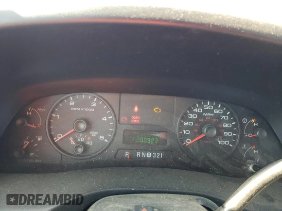 2005 Ford F-250 XL z VIN 1FTSX21P65EA82368, wystawiony jako Copart lot #57249743 z przebiegiem 209 923 mil mil oraz Czysty tytuł • Clean title. Historia ofert i sprzedaży dostępna na DreamBid. Obrazek 9.