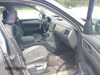 2018 Volkswagen Atlas SE z VIN 1V2CR2CA2JC505488, wystawiony jako IAAI lot #42396518 z przebiegiem 92 806 mil mil oraz . Historia ofert i sprzedaży dostępna na DreamBid. Obrazek 5.