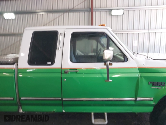 1997 Ford F-250 HD with VIN 1FTHX26F1VEB16291, listed as a IAAI auction lot 42046269 with 324,062 mi miles. Bid and sale history available at carsss.com. Image 13.