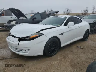 2008 Hyundai Tiburon GS z VIN KMHHM66DX8U290154, wystawiony jako Copart lot #67054434 z przebiegiem 191 963 mil mil oraz Nie do naprawy • Non repairable. Historia ofert i sprzedaży dostępna na DreamBid. Obrazek 1.