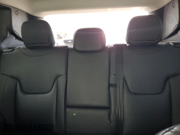 2017 Jeep Renegade Limited z VIN ZACCJBDBXHPG65785, wystawiony jako Copart lot #58090725 z przebiegiem 91 383 mil mil oraz Czysty tytuł • Clean title. Historia ofert i sprzedaży dostępna na DreamBid. Obrazek 10.