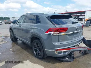 2021 Volkswagen Atlas SE with VIN 1V2PE2CA2MC207444, listed as a IAAI auction lot 42268653 with 70,202 mi miles and . Bid and sale history available at DreamBid. Image 3.