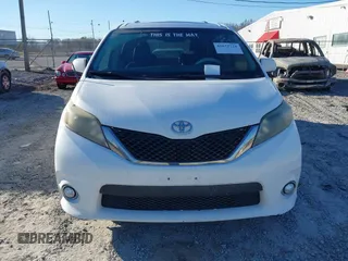 2011 Toyota Sienna SE with VIN 5TDXK3DC7BS029302, listed as a IAAI auction lot 41632724 with 211,503 mi miles. Bid and sale history available at carsss.com. Image 12.