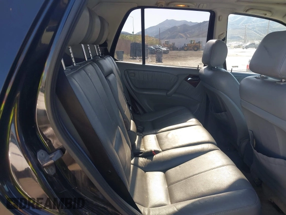 2001 Mercedes-Benz M-Class with VIN 4JGAB54E01A272539, listed as a IAAI auction lot 42124321 with 272,098 mi miles. Bid and sale history available at carsss.com. Image 8.