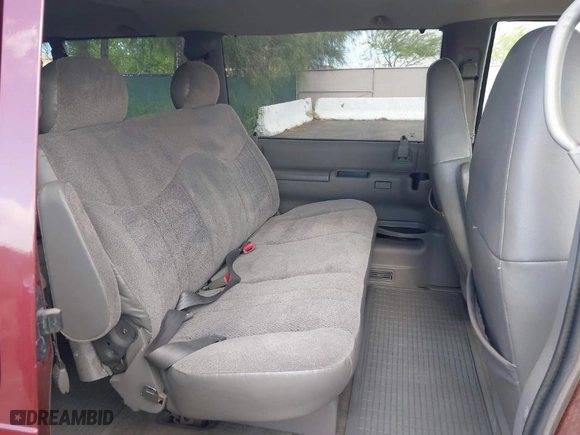 2003 GMC Safari Passenger with VIN 1GKDM19X43B515687, listed as a IAAI auction lot 42041785 with 104,950 mi miles. Bid and sale history available at carsss.com. Image 8.