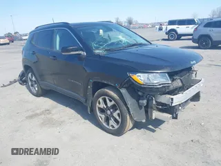 2017 Jeep Compass Limited z VIN 3C4NJDCB4HT639973, wystawiony jako IAAI lot #41669171 z przebiegiem 99 895 mil mil oraz . Historia ofert i sprzedaży dostępna na DreamBid. Obrazek 1.