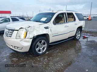 2007 Cadillac Escalade z VIN 1GYFK63837R139628, wystawiony jako IAAI lot #41108201 z przebiegiem 243 847 mil mil oraz . Historia ofert i sprzedaży dostępna na DreamBid. Obrazek 2.