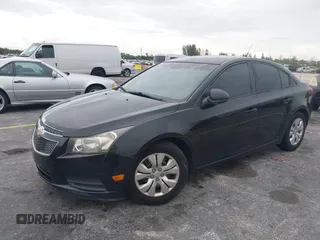 2014 Chevrolet Cruze LS z VIN 1G1PA5SH8E7243705, wystawiony jako IAAI lot #42420419 z przebiegiem 178 013 mil mil oraz . Historia ofert i sprzedaży dostępna na DreamBid. Obrazek 2.
