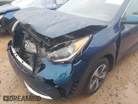 2017 Kia Niro FE with VIN KNDCB3LC8H5048326, listed as a IAAI auction lot 41045713 with 54,304 mi miles. Bid and sale history available at carsss.com. Image 6.