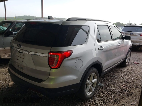 2018 Ford Explorer XLT с VIN 1FM5K7D83JGC26840, выставлен на аукционе IAAI как лот 42248170 с пробегом 128 599 миль миль и . История ставок и продаж доступна на DreamBid. Изображение 4.