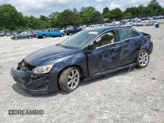 2016 Volvo S60 T5 Drive-E Premier z VIN YV126MFK9G2393593, wystawiony jako Copart lot #61403515 z przebiegiem 131 036 mil mil oraz Szkoda całkowita • Salvage title. Historia ofert i sprzedaży dostępna na DreamBid. Obrazek 1.