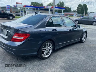 2013 Mercedes-Benz C 250 Sport с VIN WDDGF4HB2DR246422, выставлен на аукционе Copart как лот 65942685 с пробегом 118 019 миль миль и Чистый • Clean title. История ставок и продаж доступна на DreamBid. Изображение 4.