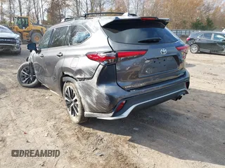 2022 Toyota Highlander XSE z VIN 5TDLZRBH2NS218214, wystawiony jako IAAI lot #40988121 z przebiegiem 56 988 mil mil oraz . Historia ofert i sprzedaży dostępna na DreamBid. Obrazek 3.