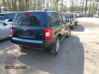 2008 Jeep Patriot Sport with VIN 1J8FT28W68D689674, listed as a IAAI auction lot 41918466 with 123,546 mi miles. Bid and sale history available at carsss.com. Image 4.