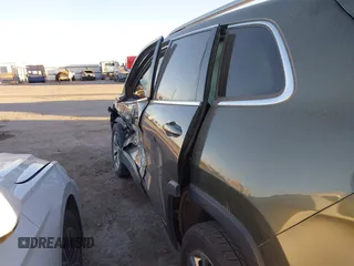 2019 Jeep Cherokee Latitude Plus with VIN 1C4PJLLN0KD164168, listed as a IAAI auction lot 41197248 with 118,278 mi miles and . Bid and sale history available at DreamBid. Image 17.