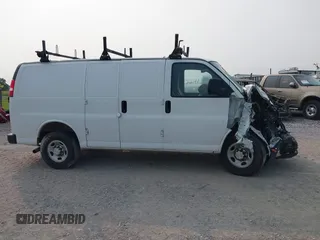 2020 Chevrolet City Express Cargo z VIN 1GCZGGFG4L1249514, wystawiony jako IAAI lot #42252241 z przebiegiem 50 mil mil oraz . Historia ofert i sprzedaży dostępna na DreamBid. Obrazek 13.