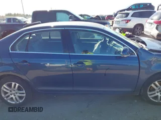2007 Volkswagen Jetta 2.5 with VIN 3VWSF71K57M097684, listed as a IAAI auction lot 41215438 with 191,389 mi miles and . Bid and sale history available at DreamBid. Image 14.
