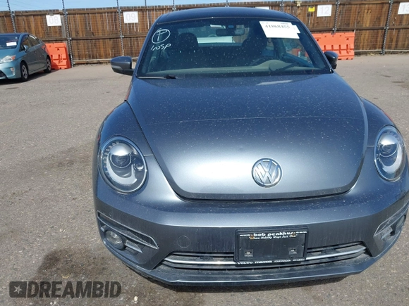 2018 Volkswagen Beetle SE with VIN 3VWJD7AT2JM710412, listed as a IAAI auction lot 41868455 with 1 mi miles. Bid and sale history available at carsss.com. Image 13.