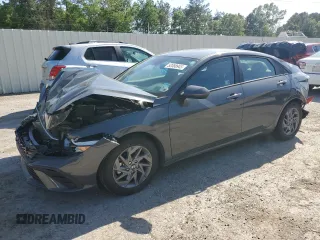 2024 Hyundai Elantra SEL z VIN KMHLM4DG2RU722507, wystawiony jako Copart lot #52088945 z przebiegiem 8 643 mil mil oraz Szkoda całkowita • Salvage title. Historia ofert i sprzedaży dostępna na DreamBid. Obrazek 1.