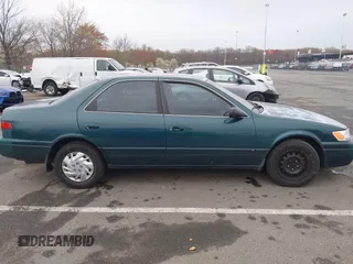 1997 Toyota Camry LE z VIN 4T1BG22K5VU024448, wystawiony jako IAAI lot #42019670 z przebiegiem 133 385 mil mil oraz . Historia ofert i sprzedaży dostępna na DreamBid. Obrazek 13.