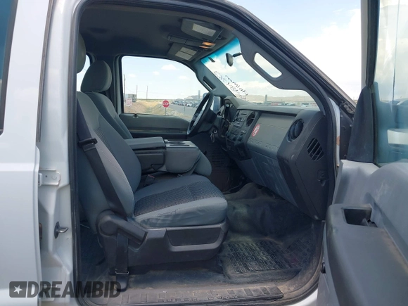 2011 Ford F-250 XL z VIN 1FT7W2B6XBEC15207, wystawiony jako IAAI lot #42484763 z przebiegiem 84 620 mil mil oraz . Historia ofert i sprzedaży dostępna na DreamBid. Obrazek 5.