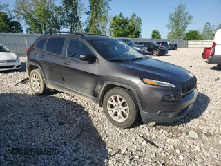2017 Jeep Cherokee Sport z VIN 1C4PJLAB6HW566167, wystawiony jako Copart lot #57204445 z przebiegiem 187 681 mil mil oraz Czysty tytuł • Clean title. Historia ofert i sprzedaży dostępna na DreamBid. Obrazek 4.