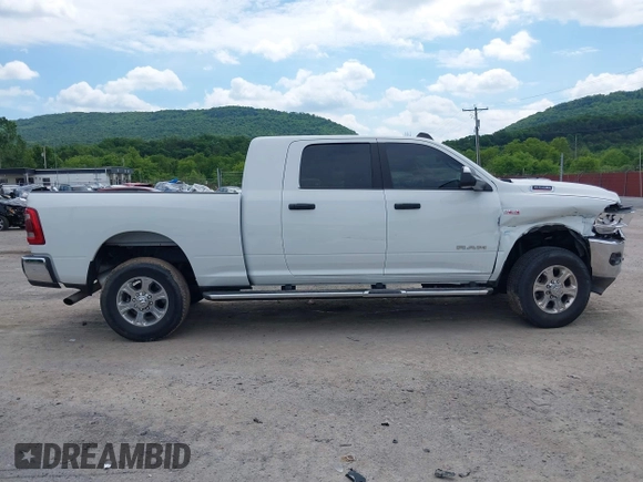 2022 Ram 2500 Big Horn with VIN 3C6UR5MJ0NG383441, listed as a IAAI auction lot 42368641 with 27,903 mi miles and . Bid and sale history available at DreamBid. Image 13.