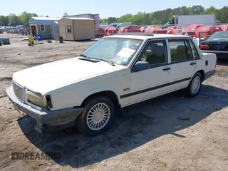 1991 Volvo 740 z VIN YV1FA8842M2506866, wystawiony jako IAAI lot #42076046 z przebiegiem 126 781 mil mil oraz . Historia ofert i sprzedaży dostępna na DreamBid. Obrazek 2.