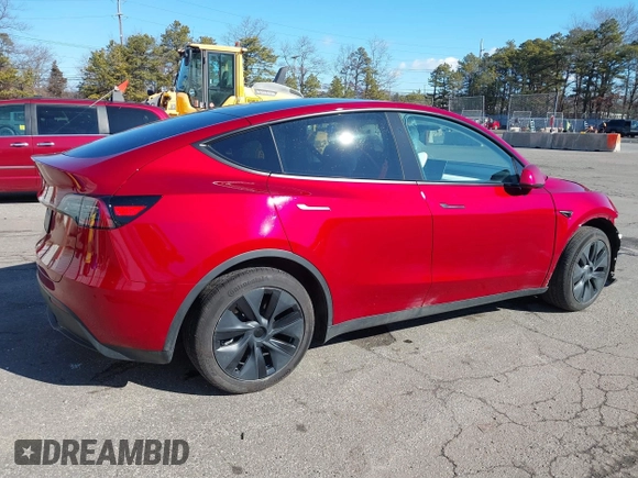2024 Tesla Model Y z VIN 7SAYGDED4RF161518, wystawiony jako IAAI lot #41682252 z przebiegiem 6 844 mil mil oraz . Historia ofert i sprzedaży dostępna na DreamBid. Obrazek 4.