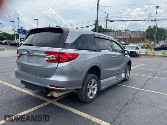 2019 Honda Odyssey EX-L with VIN 5FNRL6H77KB122457, listed as a Copart auction lot 55848825 with 62,462 mi miles and Salvage Title. Bid and sale history available at carsss.com. Image 4.