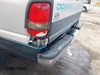1998 Dodge 1500 z VIN 3B7HF13Y8WG131724, wystawiony jako IAAI lot #42214113 z przebiegiem 223 535 mil mil oraz . Historia ofert i sprzedaży dostępna na DreamBid. Obrazek 18.