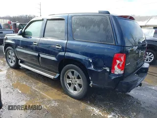 2006 Cadillac Escalade z VIN 1GYEK63N66R127117, wystawiony jako IAAI lot #41570716 z przebiegiem 126 637 mil mil oraz . Historia ofert i sprzedaży dostępna na DreamBid. Obrazek 3.