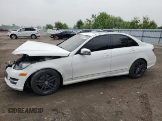 2014 Mercedes-Benz C 300 Sport z VIN WDDGF8AB7EG157976, wystawiony jako Copart lot #58438915 z przebiegiem 125 050 mil mil oraz Szkoda całkowita • Salvage title. Historia ofert i sprzedaży dostępna na DreamBid. Obrazek 1.