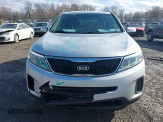2015 Kia Sorento LX with VIN 5XYKTCA66FG572715, listed as a IAAI auction lot 41995613 with 142,160 mi miles. Bid and sale history available at carsss.com. Image 13.