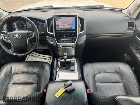 2016 Toyota Land Cruiser z VIN JTMCY7AJ4G4037285, wystawiony jako Copart lot #55363515 z przebiegiem 195 028 mil mil oraz Czysty tytuł • Clean title. Historia ofert i sprzedaży dostępna na DreamBid. Obrazek 9.